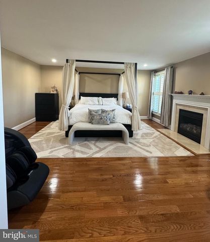 562 FARMDALE CIR, Blue Bell, PA 19422
