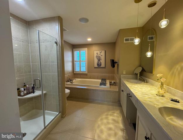 562 FARMDALE CIR, Blue Bell, PA 19422