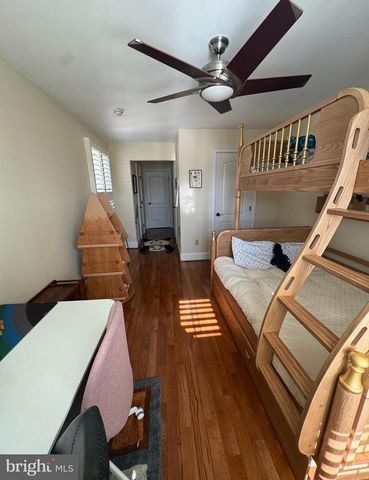 562 FARMDALE CIR, Blue Bell, PA 19422