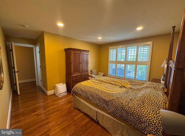 562 FARMDALE CIR, Blue Bell, PA 19422