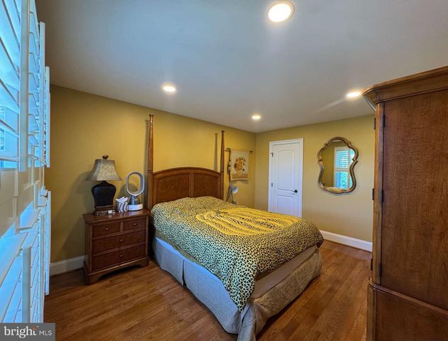 562 FARMDALE CIR, Blue Bell, PA 19422