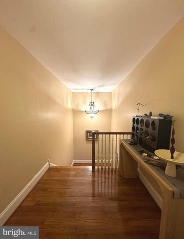 562 FARMDALE CIR, Blue Bell, PA 19422