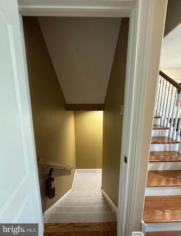 562 FARMDALE CIR, Blue Bell, PA 19422