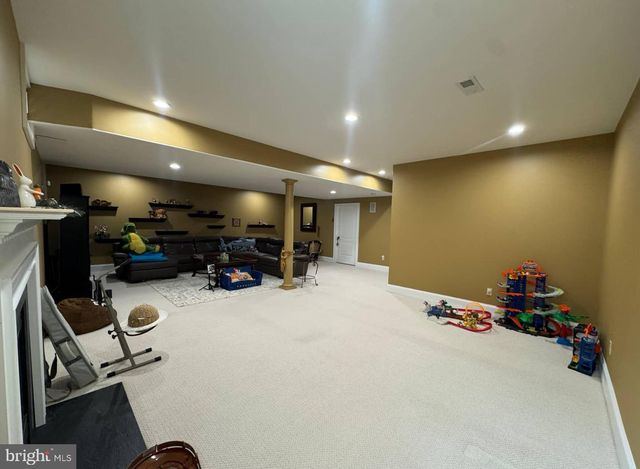 562 FARMDALE CIR, Blue Bell, PA 19422