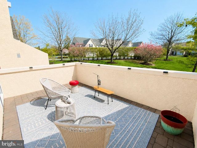 562 FARMDALE CIR, Blue Bell, PA 19422