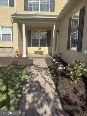 562 FARMDALE CIR, Blue Bell, PA 19422