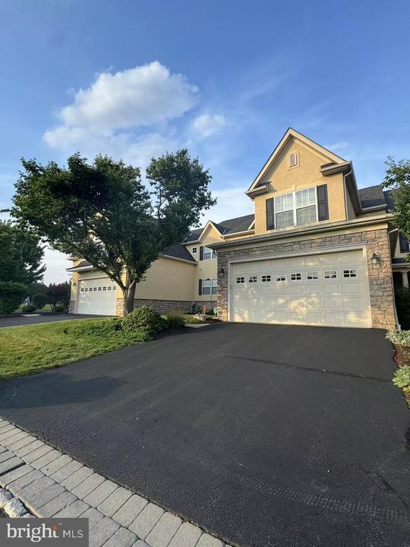 562 FARMDALE CIR, Blue Bell, PA 19422
