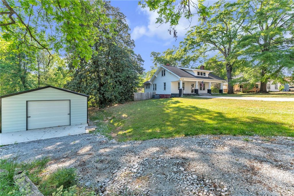 400 King Street, Easley, SC 29640