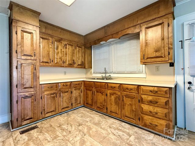 2550 Lail Road, Glen Alpine, NC 28655