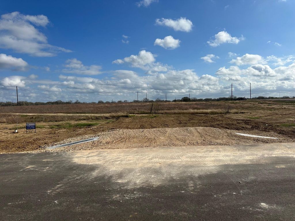 110 Grace LN, Dale, TX 78616