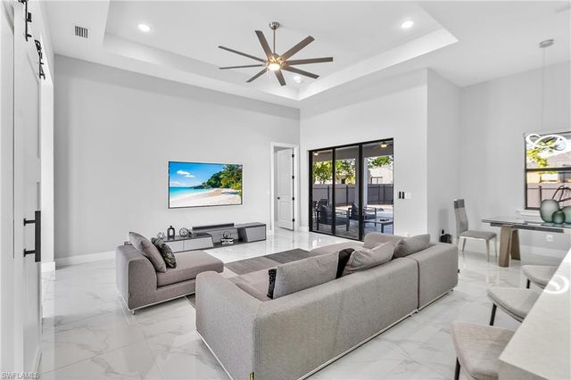 118 NW 2nd AVE, Cape Coral, FL 33993