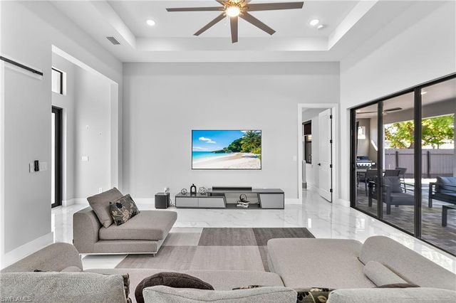 118 NW 2nd AVE, Cape Coral, FL 33993