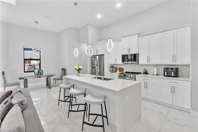 118 NW 2nd AVE, Cape Coral, FL 33993