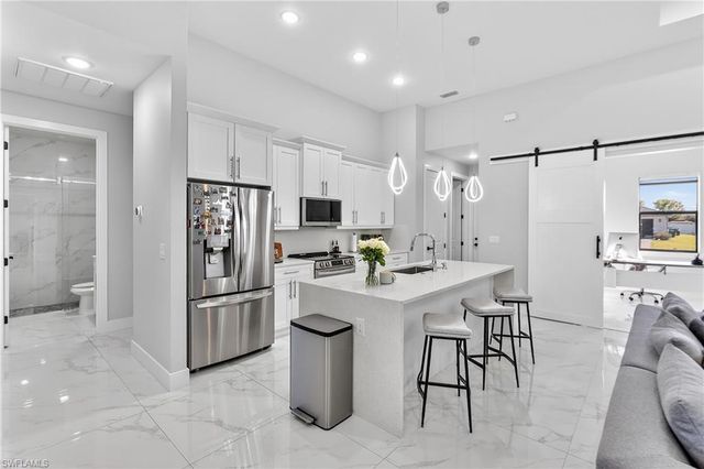 118 NW 2nd AVE, Cape Coral, FL 33993