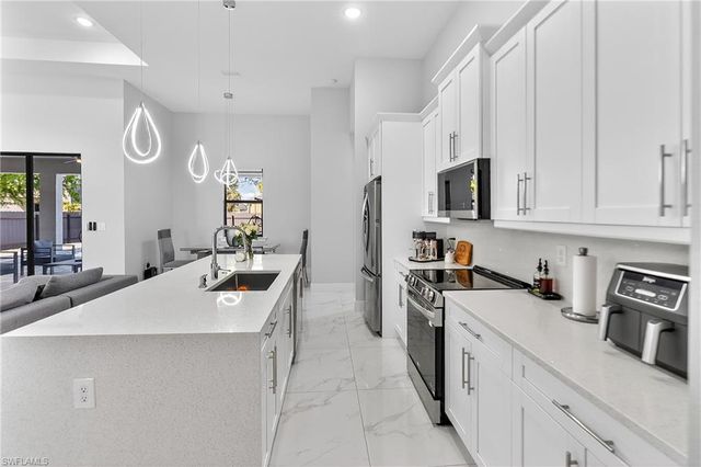 118 NW 2nd AVE, Cape Coral, FL 33993