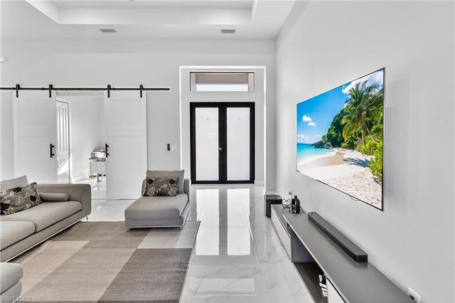 118 NW 2nd AVE, Cape Coral, FL 33993