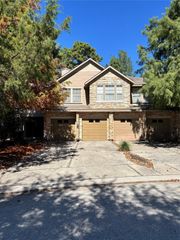 16 Scarlet Woods Court, The Woodlands, TX 77380