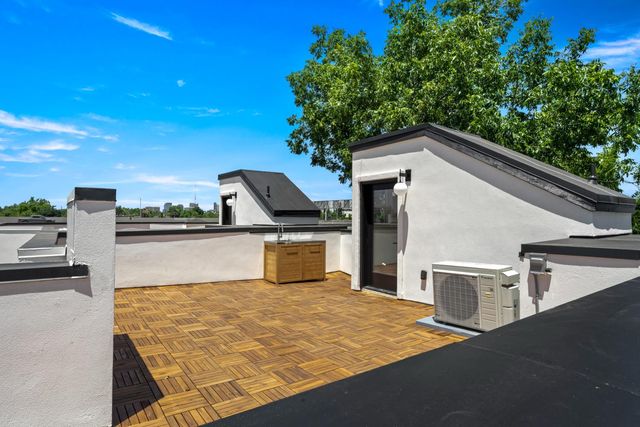 3005 U St, Sacramento, CA 95817