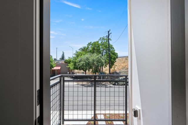 3005 U St, Sacramento, CA 95817