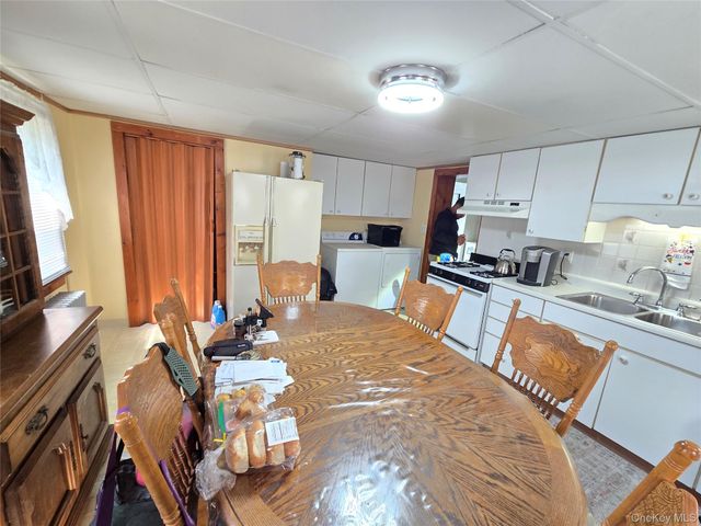 89 5th Avenue, Newburgh, NY 12550