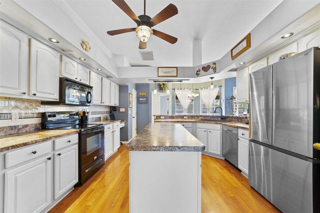 124 COUNTRY LAKES CIRCLE, Groveland, FL 34736