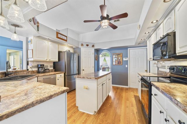 124 COUNTRY LAKES CIRCLE, Groveland, FL 34736