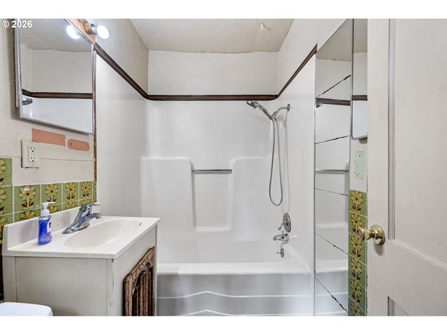 2669 EDISON St, Eugene, OR 97402