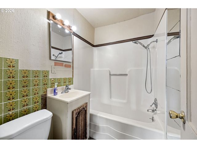 2669 EDISON St, Eugene, OR 97402