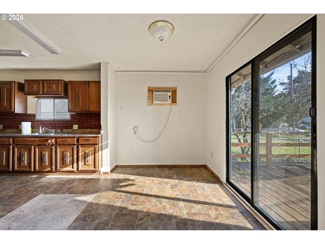 2669 EDISON St, Eugene, OR 97402