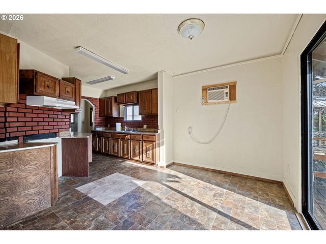 2669 EDISON St, Eugene, OR 97402