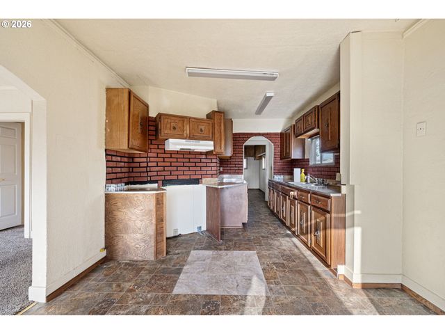 2669 EDISON St, Eugene, OR 97402