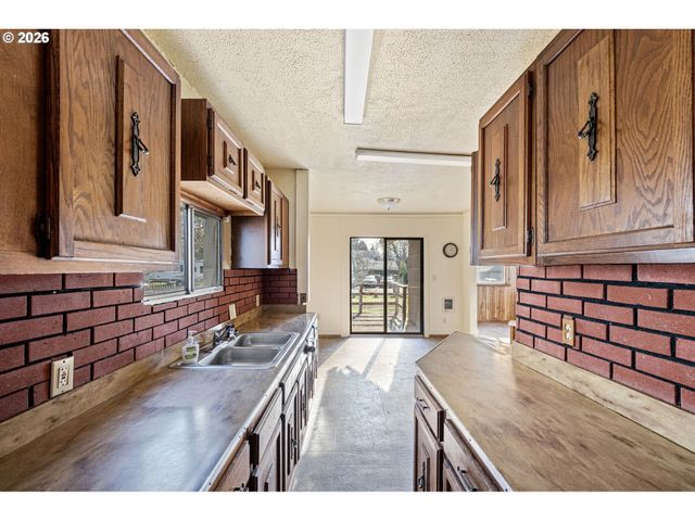 2669 EDISON St, Eugene, OR 97402