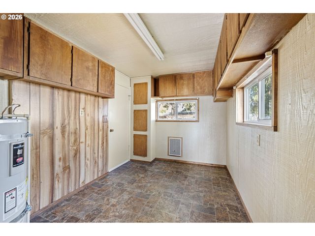 2669 EDISON St, Eugene, OR 97402