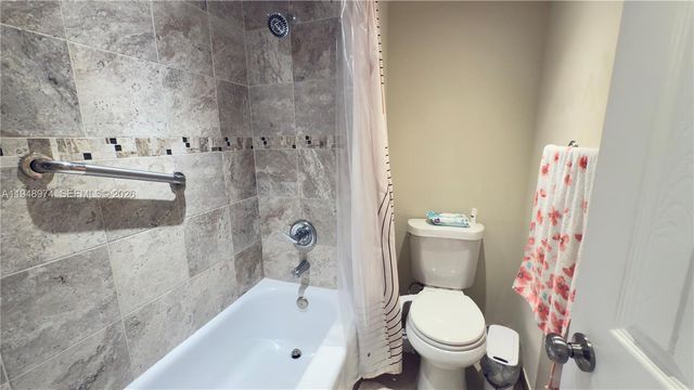 410 Lakeview Dr 103, Weston, FL 33326