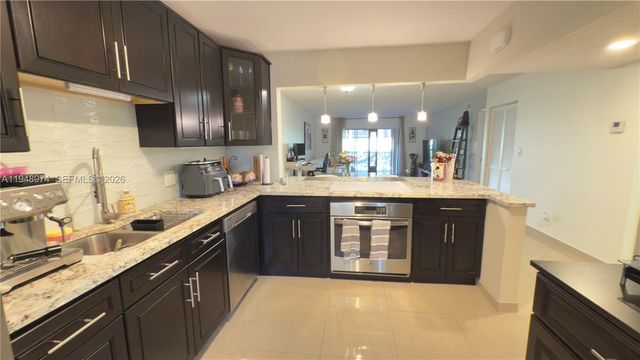 410 Lakeview Dr 103, Weston, FL 33326