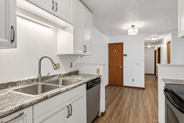 1728 Pleasant Street E, Lauderdale, MN 55113