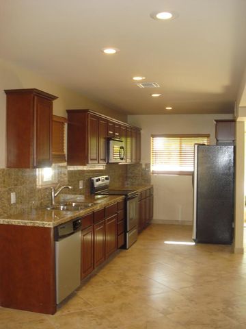 6836 E PINCHOT Avenue, Scottsdale, AZ 85251