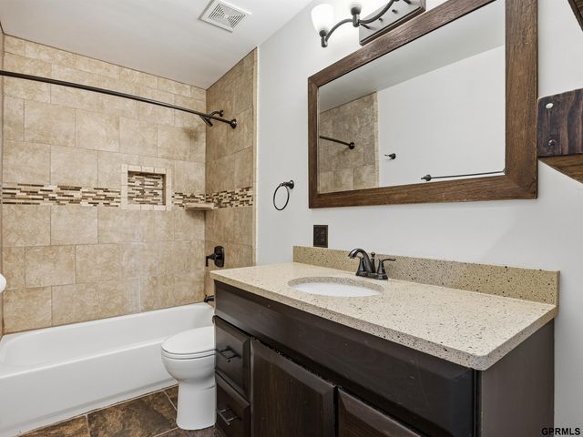 2232 S 42nd Street, Omaha, NE 68105