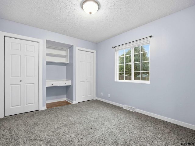 2232 S 42nd Street, Omaha, NE 68105