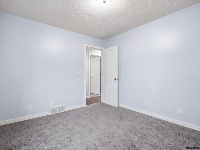 2232 S 42nd Street, Omaha, NE 68105