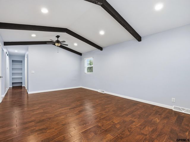 2232 S 42nd Street, Omaha, NE 68105