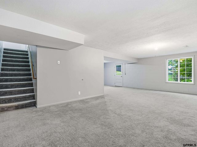 2232 S 42nd Street, Omaha, NE 68105