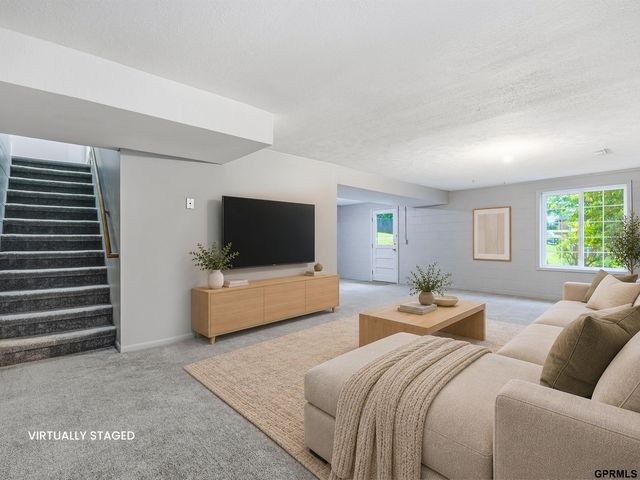 2232 S 42nd Street, Omaha, NE 68105