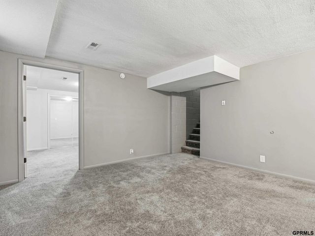 2232 S 42nd Street, Omaha, NE 68105