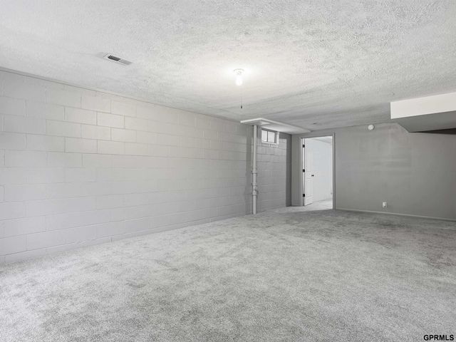 2232 S 42nd Street, Omaha, NE 68105