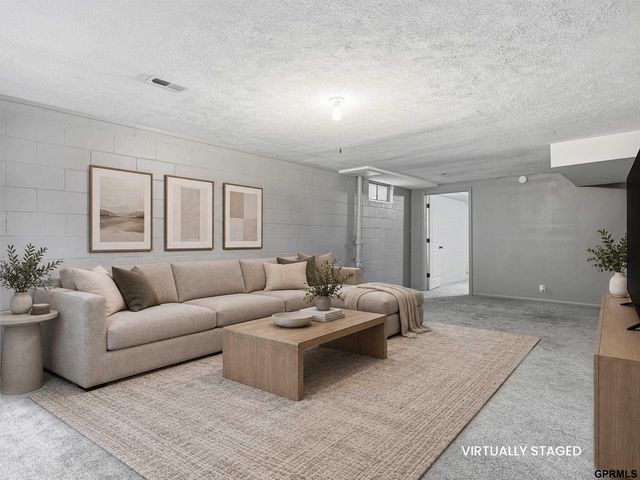 2232 S 42nd Street, Omaha, NE 68105