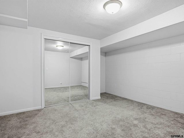 2232 S 42nd Street, Omaha, NE 68105
