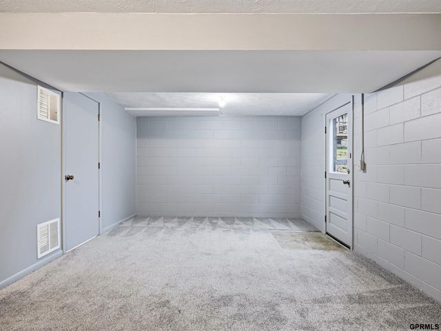 2232 S 42nd Street, Omaha, NE 68105