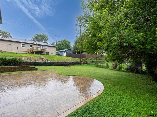 2232 S 42nd Street, Omaha, NE 68105