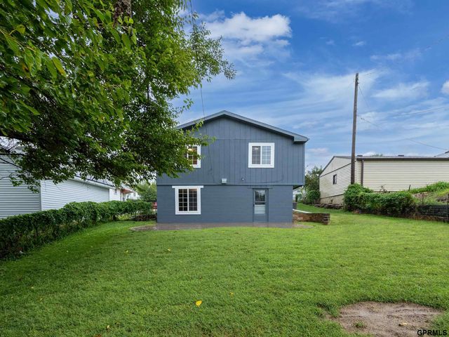 2232 S 42nd Street, Omaha, NE 68105